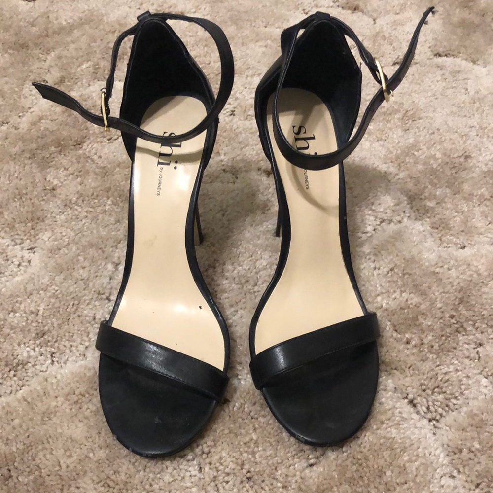 Size 8.5 shi sandals